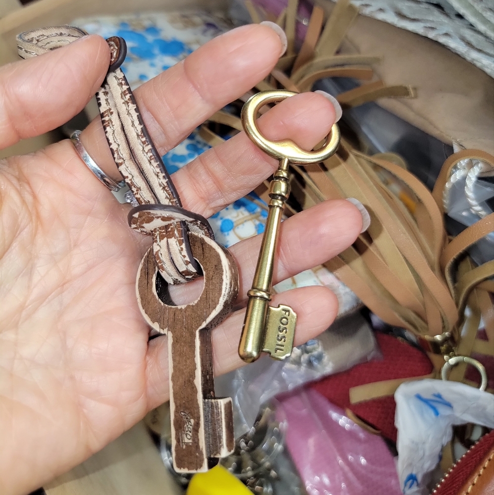 SET Fossil charm off purses